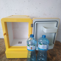 Мини хладилник  с обем 15 литра, охлажда до 10С°, снимка 2 - Хладилни чанти - 44970361