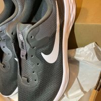 Оригинални мъжки маратонки Nike Revolution 6 NN, Цвят:сив, 43ти номер!, снимка 4 - Маратонки - 45919199
