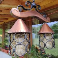 Красив старинен полилей от ковано желязо, дърво и красиви стъкленици и орнаменти , снимка 1 - Лампи за таван - 45435412