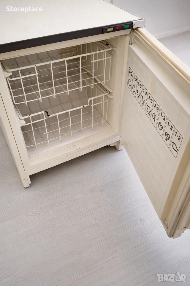 Малък вертикален фризер Gorenje с две кошници – в отлично състояние, снимка 1