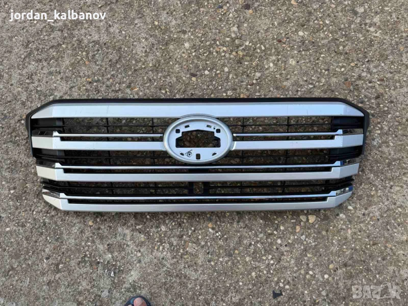 Решетка пред радяторите на Тойота Ланд Крузер 300 Toyota Land Cruiser само за 500лв. 53101-60G70, снимка 1