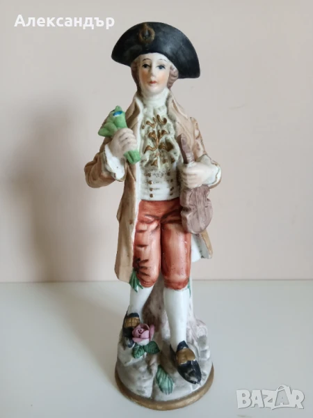 Статуетка бисквитен порцелан CAPODIMONTE маркирана , снимка 1