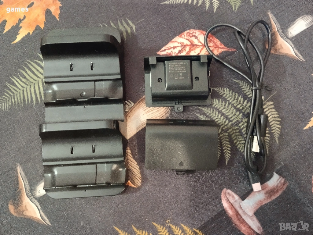 Зарядна станция и батерии за Xbox One контролери, снимка 1