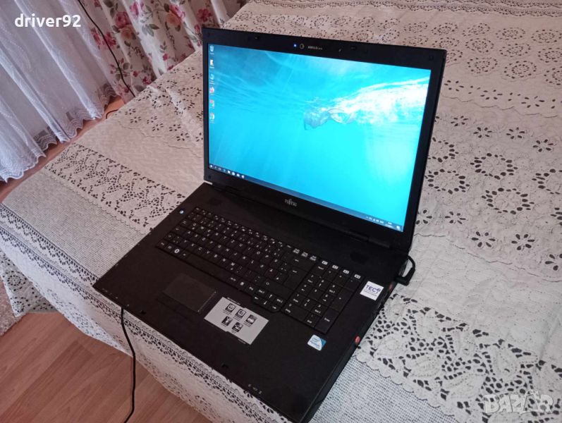 Fujitsu Siemens 18.4 инча екран с 4 гб рам 320 гб хард с уиндоус 10, снимка 1