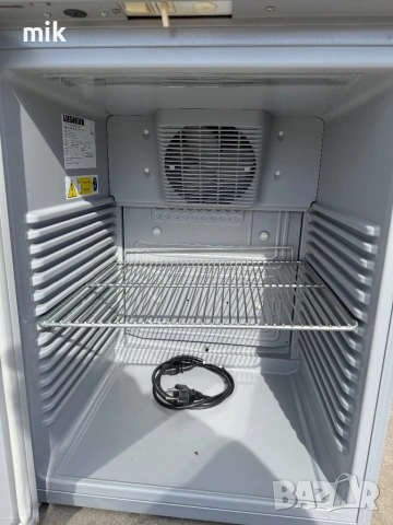 Малка витрина Либхер , снимка 5 - Витрини - 53768543