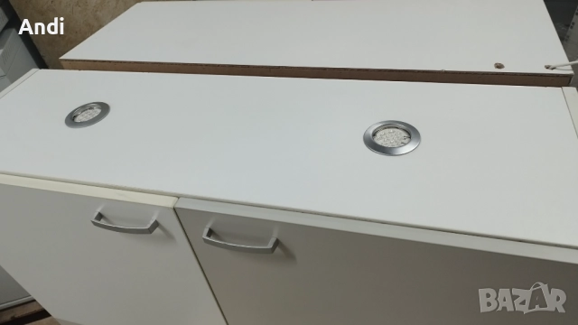 Шкаф за стена 4 врати бяло и сиво с лунички 100/100/35см, снимка 2 - Шкафове - 52979004