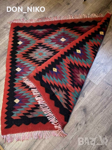 Малко килимче-1,10/1,10см, снимка 3 - Килими - 52206787