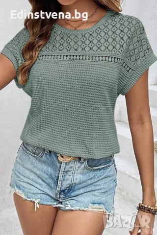 Дамска зелена блуза с бродирани акценти и релефна плетка, снимка 1