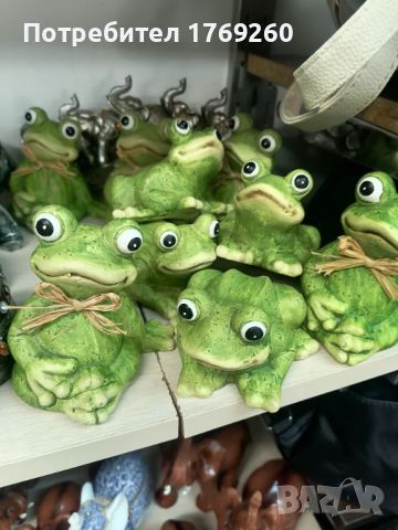 Продавам фигурки жаба! 