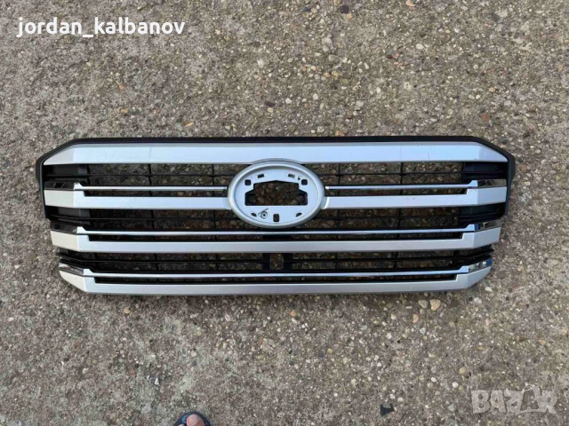 Решетка пред радяторите на Тойота Ланд Крузер 300 Toyota Land Cruiser само за 500лв. 53101-60G70