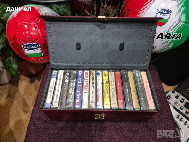 Куфарче с 15 броя оригинални, лицензирани и пиратски аудио касети с хубави записи + подарък