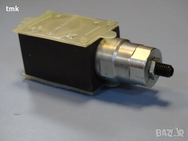 Хидравличен редуцил вентил Bosch 0811150 pressure reducing valve 70 bar, снимка 3 - Резервни части за машини - 47463932