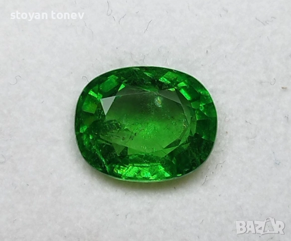 Рядък цаворит гранат в голям размер 4.66кт.! GIA сертификат! Нов!, снимка 3 - Други - 51815286