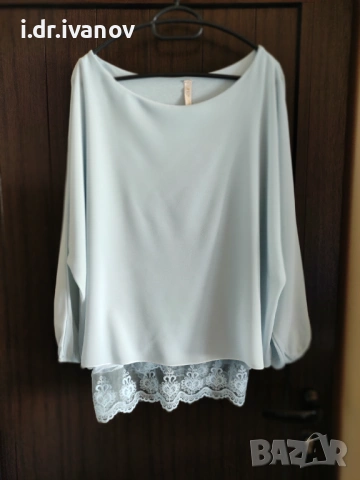 Светло синя шифонена блуза със дантела отдолу 