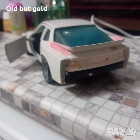 Burrago 1/24 , снимка 2 - Коли, камиони, мотори, писти - 52556923