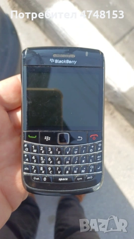 BlackBerry Curve 8900 – класически бизнес телефон с физическа клавиатура.
