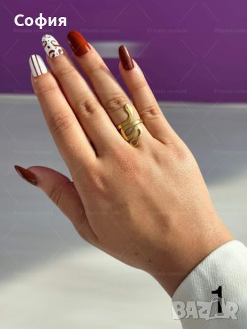 Хубав дамски златист пръстен тип змия от медицинска стомана, снимка 1 - Пръстени - 45454716