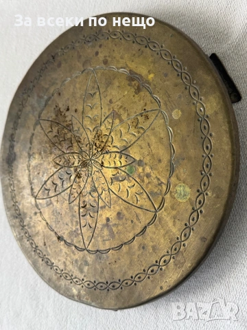 Стара месингова подложка за тенджера или чайник, гравирана