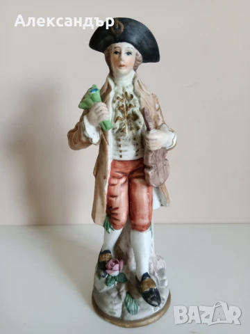 Статуетка бисквитен порцелан CAPODIMONTE маркирана 