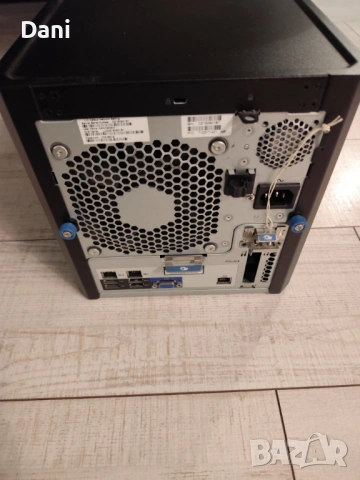 HP Microserver gen 8, снимка 3 - Работни компютри - 53100291