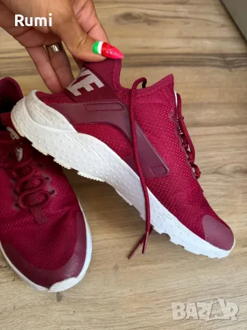 Оригинални маратонки Nike W Huarache Run Ultra! 38 н, снимка 5 - Маратонки - 47011793