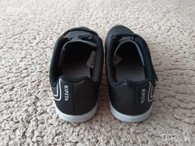 Детски обувки за футзал 100, черно-сиво, Kipsta - 36 номер, снимка 2 - Детски маратонки - 51701678