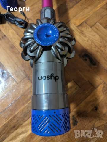 Добра и почистена Dyson V6 прахосмукачка с читава батерия и аксесоари, снимка 4 - Прахосмукачки - 52776402