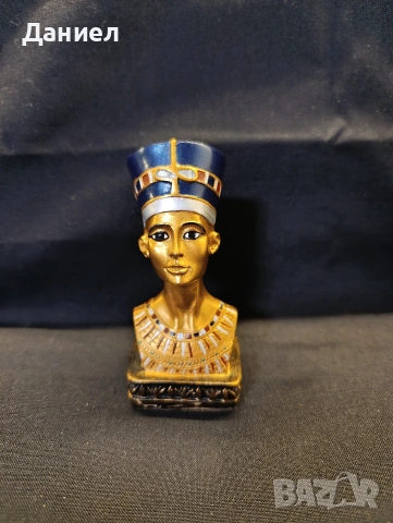 Бюст на Нефертити от Египет