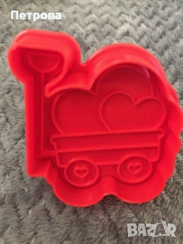 Пластмасови резци – Коте със сърце и Количка със сърца, снимка 3 - Форми - 44476412