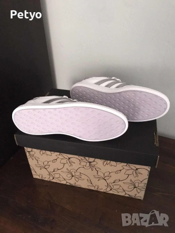 Дамски маратонки Adidas, снимка 4 - Маратонки - 54015019