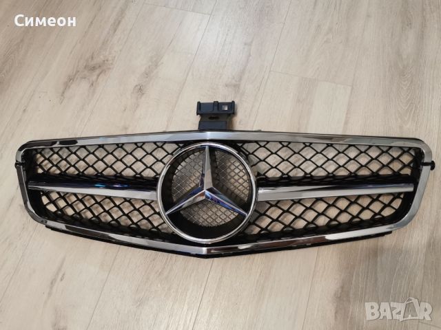 Решетка с емблема тип C63 AMG за Mercedes W204, снимка 1 - Части - 45798243