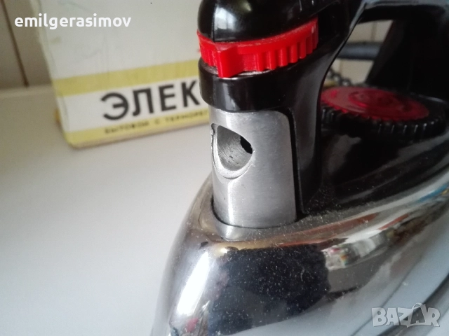 Микровълнова фурна , орехомелачка и две ретро ютии., снимка 12 - Микровълнови - 45706849