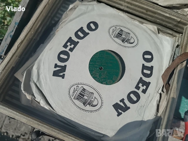 Ретро античен грамофон Parlophone + плочи и куфар за тях, снимка 5 - Антикварни и старинни предмети - 50753895