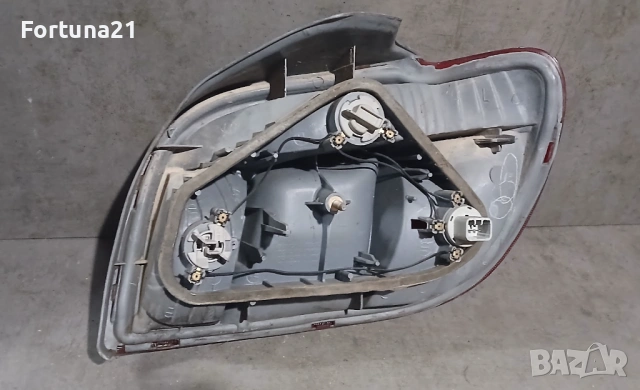 Toyota Yaris 1999-2002 - ляв стоп оригинален, снимка 2 - Части - 53996712