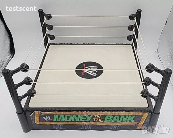 Ринг за играчки Mattel WWE 2010 Money In the Bank Spring Ring Wrestling кеч ринг, снимка 1 - Колекции - 46162987