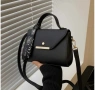 Елегантна дамска чанта – черна, с къса дръжка и дълга презрамка, снимка 2