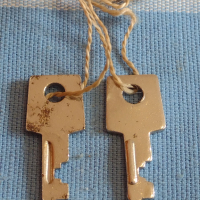 Две ключета от соца стари за дипломатическо куфарче, чанта за КОЛЕКЦИЯ ДЕКОРАЦИЯ БИТОВ КЪТ 40942, снимка 1 - Други ценни предмети - 44949948