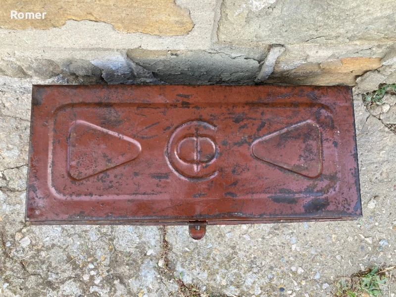 Стара метална кутия за инструменти, снимка 1