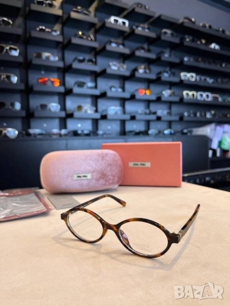 очила с черен обикновен калъф и Ув защита miu miu vehla cartier , снимка 1