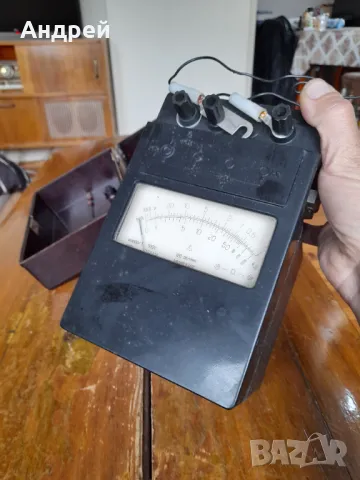 Стар мегаомметър М4100/3, снимка 4 - Антикварни и старинни предмети - 49730270
