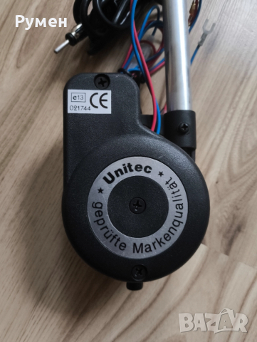 Нова автоматична телескопична антена Unitec  в ретро стил, снимка 3 - Аксесоари и консумативи - 52584668