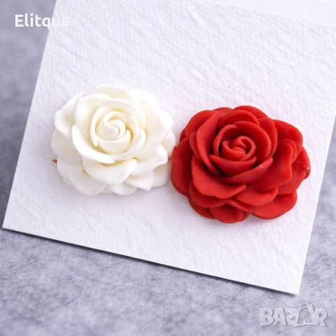 🌸 Картичка „Честита Баба Марта“ с бяла и червена сапунена роза. Ръчна изработка, снимка 3 - Декорация за дома - 53431872