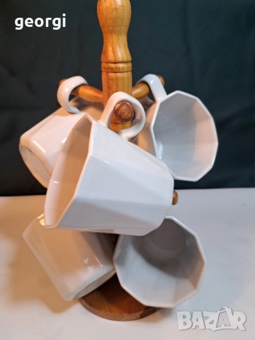 дървена стойка със шест порцеланови чаши за чай 28/5