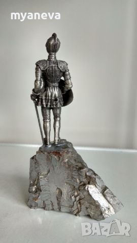 Скулптура на рицар  , метална с богата орнаментика , снимка 15 - Статуетки - 45879068