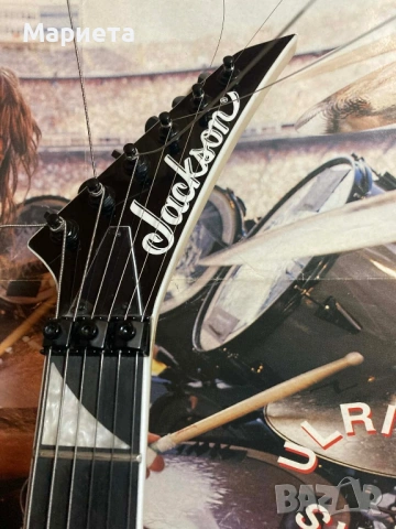 Електрическа Китара Jackson JS32 King V AH Black with White Bevels, снимка 7 - Китари - 54090249