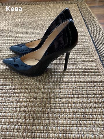 Дамски обувки Guess, снимка 2 - Дамски обувки на ток - 45129636