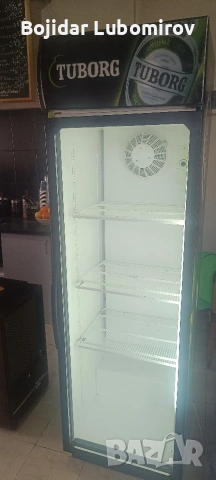 вертикална хладилна витрина 
