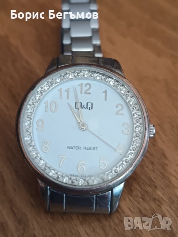 Дамски часовник QQ, снимка 3 - Дамски - 52859432