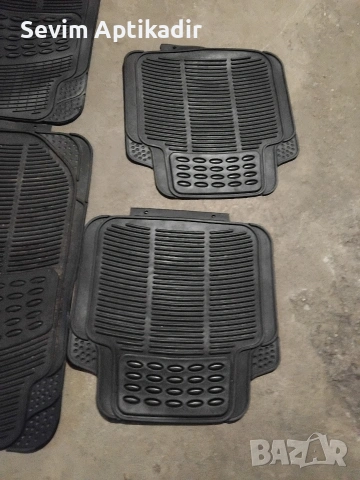 Гумени стелки комплект за автомобил , снимка 3 - Аксесоари и консумативи - 53566254