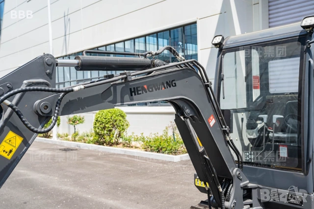 Продавам багер Hengwang HW 35, снимка 2 - Индустриална техника - 53217189